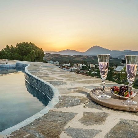 Villa Simantiri Pombia ภายนอก รูปภาพ