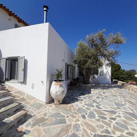 Villa Simantiri Pombia ภายนอก รูปภาพ