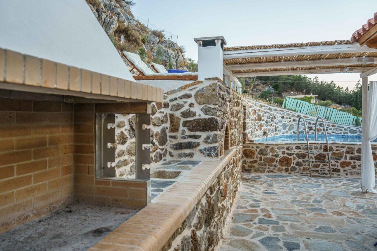 Villa Simantiri Pombia ภายนอก รูปภาพ