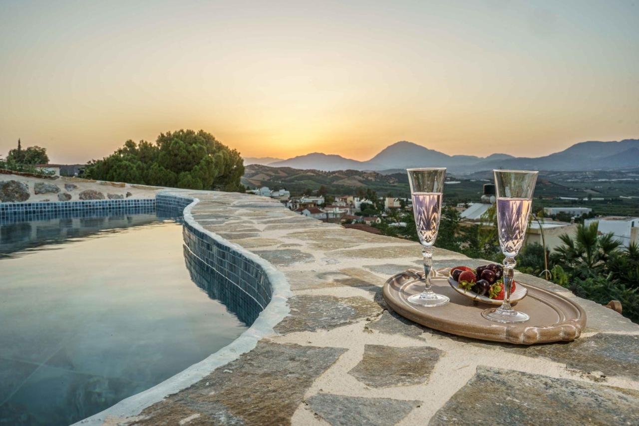 Villa Simantiri Pombia ภายนอก รูปภาพ