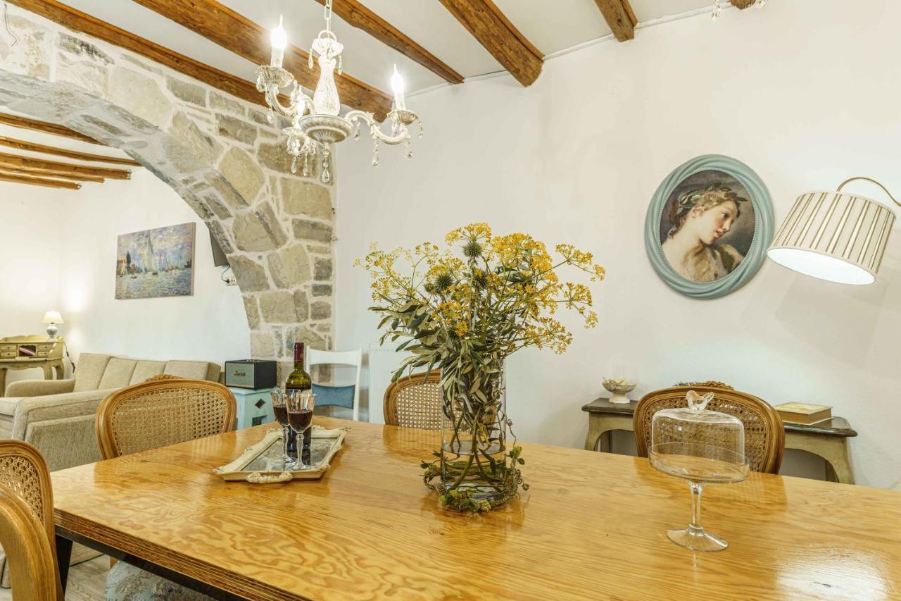 Villa Simantiri Pombia ภายนอก รูปภาพ