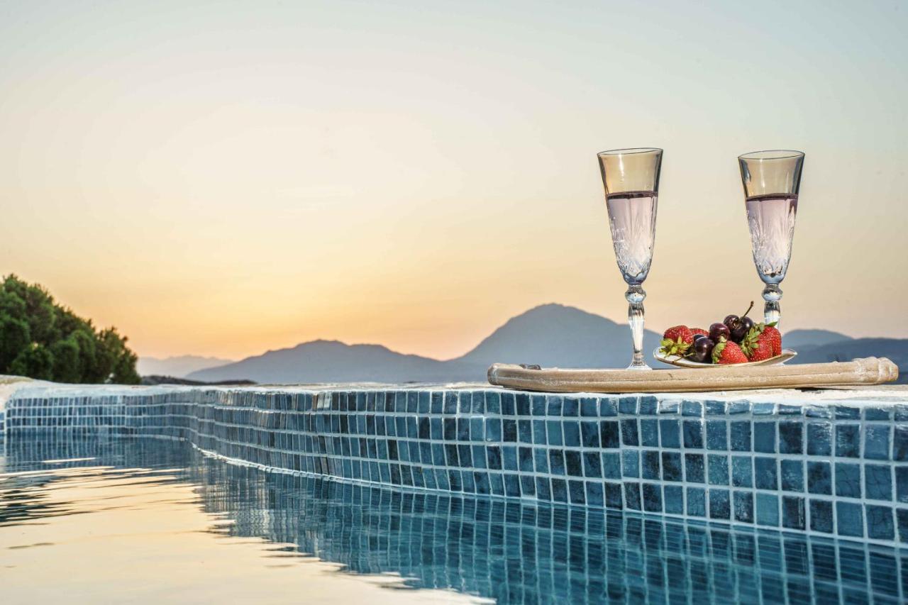 Villa Simantiri Pombia ภายนอก รูปภาพ