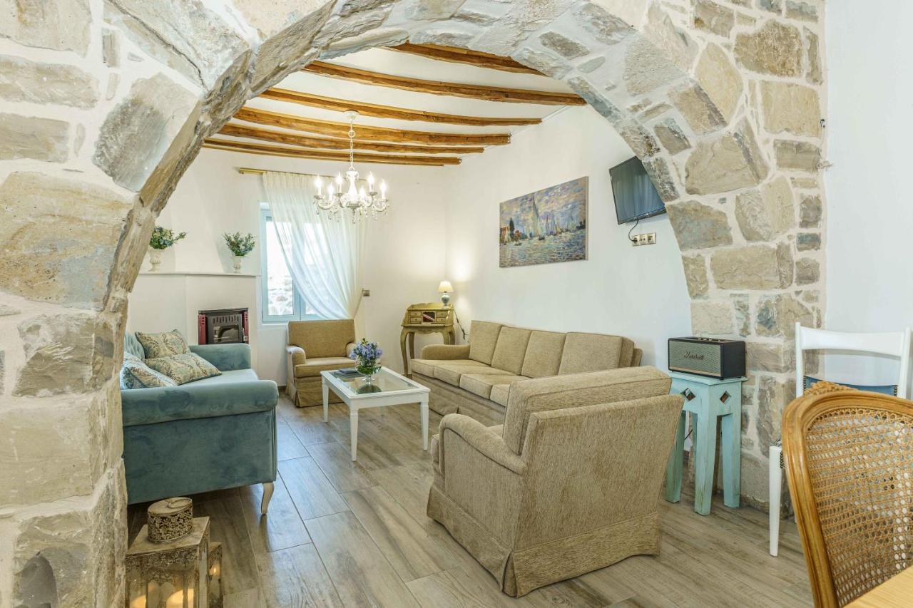Villa Simantiri Pombia ภายนอก รูปภาพ