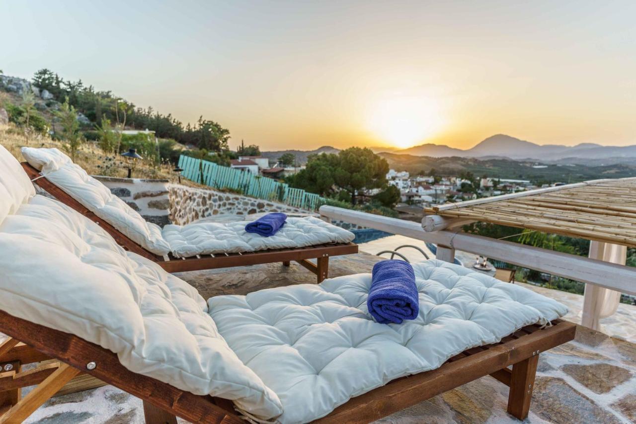 Villa Simantiri Pombia ภายนอก รูปภาพ