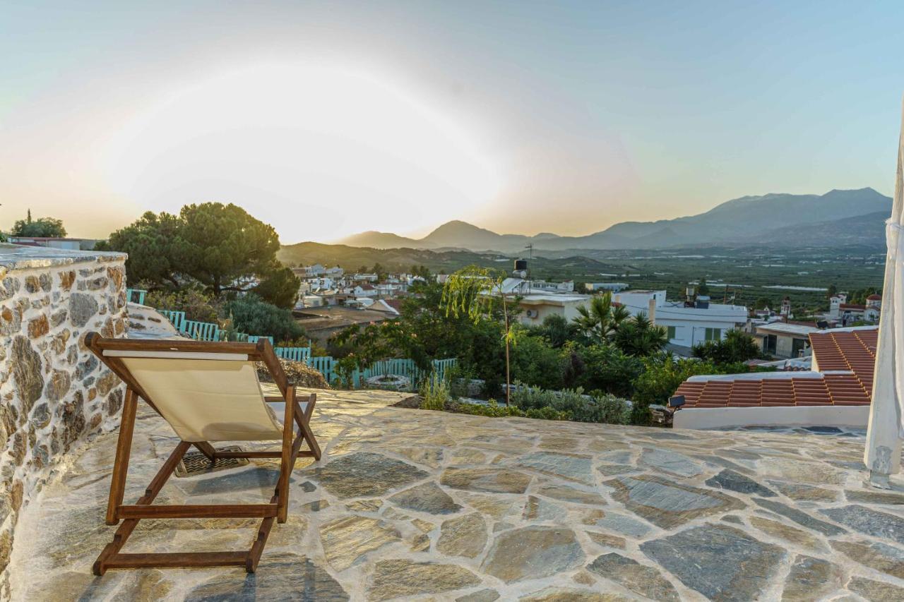 Villa Simantiri Pombia ภายนอก รูปภาพ