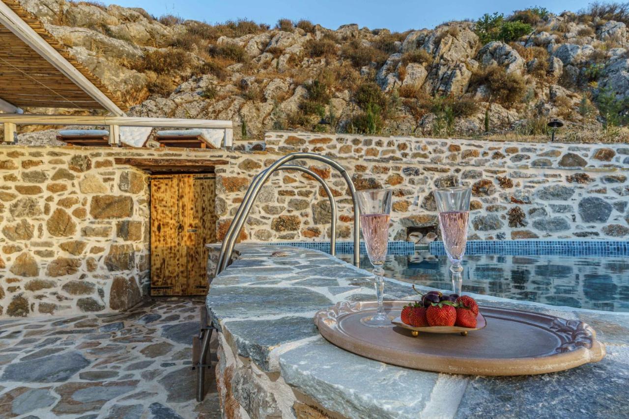 Villa Simantiri Pombia ภายนอก รูปภาพ
