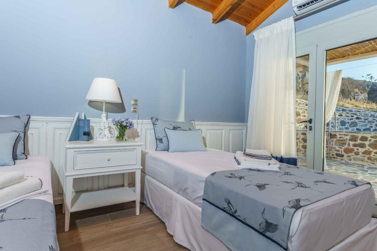 Villa Simantiri Pombia ภายนอก รูปภาพ