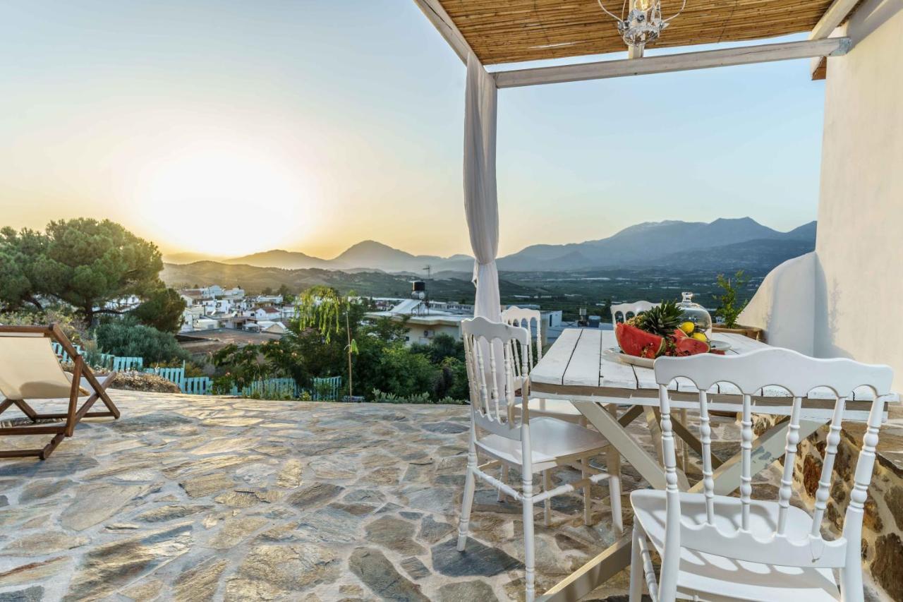 Villa Simantiri Pombia ภายนอก รูปภาพ